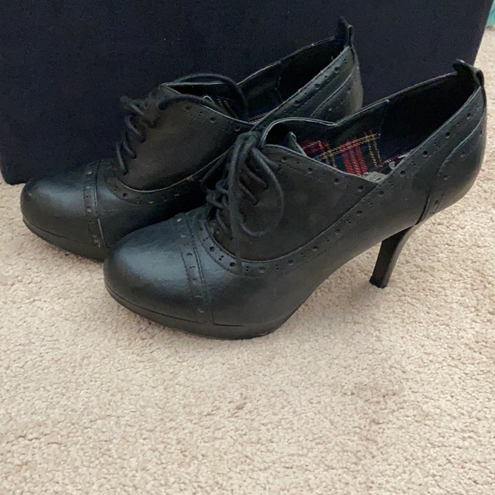 Lace up heel